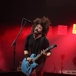 Foo Fighters, ascolta la nuova Waiting On A War da Medicine At Midnight"