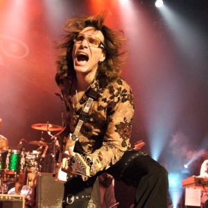 Gianni Rojatti vs DANG! supporter del tour di Steve Vai