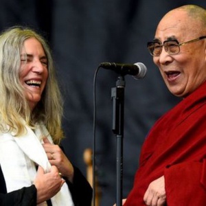 Gli auguri di Patti Smith al Dalai Lama