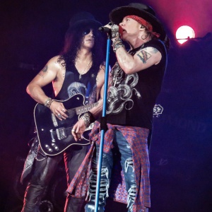 Guns N'Roses, Slash parla del periodo di Axl negli AC/DC