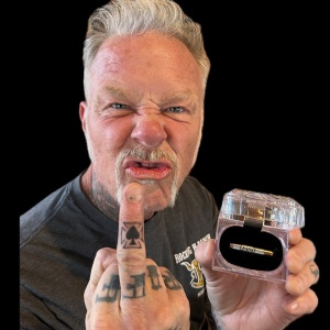 James Hetfield si è tatuato con le ceneri di Lemmy