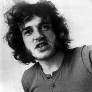 Joe Cocker, la voce ruvida che trasformò le cover in dichiarazioni d’identità
