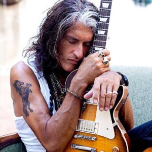 Joe Perry e l'amicizia quasi rovinata con Slash per una chitarra