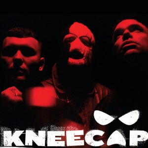 Kneecap, “Liar’s Tale”: quando il rock è ancora un atteggiamento