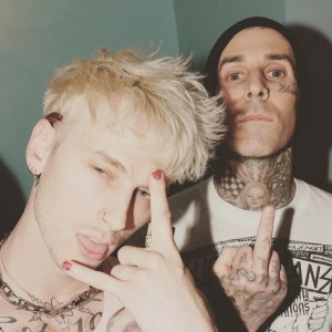Machine Gun Kelly e Travis Barker ancora insieme (per una cover di Edwyn Collins)