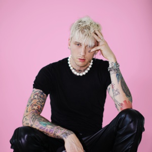Machine Gun Kelly ha un nuovo nemico: Corey Taylor