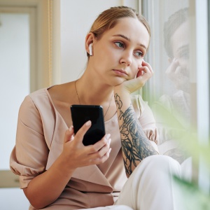 Quali sono gli artisti che rendono più tristi o fanno arrabbiare?