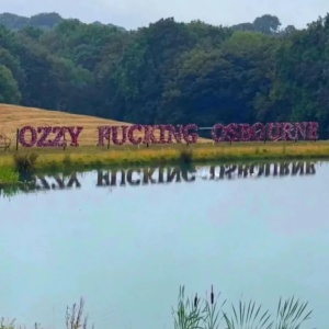 Robert Trujillo parla del funerale di Ozzy: "Tutti raccontavano storie su di lui. E' stato magico"