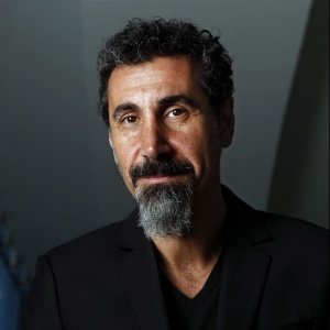 Serj Tankian canta per l'Armenia. Ascolta 'Hayastane'