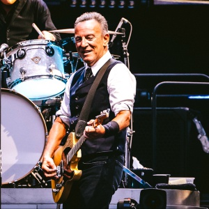 Springsteen torna dal vivo e attacca l'ICE