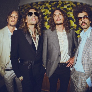 The Darkness, Justin Hawkins a Radiofreccia: “Non puoi vestirti come un contabile”