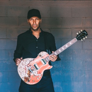 Tom Morello, Serj Tankian e Nandi Bushell insieme per beneficenza