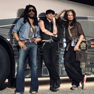 Yungblud, cosa ci fa con Steven Tyler e Lenny Kravitz ?