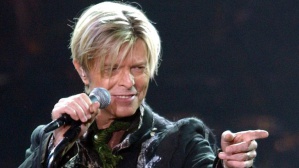  David Bowie, all'asta un suo abito 