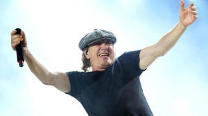 AC/DC, Brian Johnson in uno spot dell'aspirapolvere