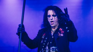 Alice Cooper annuncia l’autobiografia “Devil On My Shoulder”