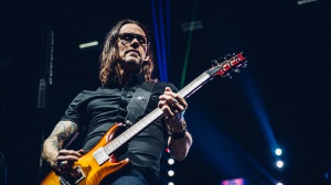 Alter Bridge, Myles Kennedy suona la chitarra di Jeff Buckley