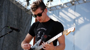 Arctic Monkeys tornano con nuovo brano per War Child