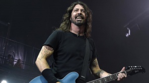 Ascolta i Beastie Boys rifatti da Dave Grohl