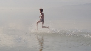 Ascolta il brano di Damon Albarn, Grian Chatten e Kae Tempest per War Child