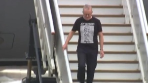 Australia, è polemica per la t-shirt dei Joy Division indossata dal premier Albanese