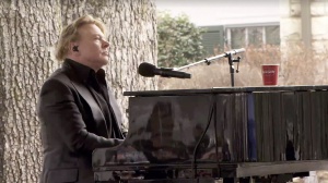 Axl Rose, Billy Corgan e Alanis Morissette si sono esibiti al funerale di Lisa Marie Presley