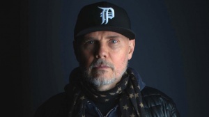 Billy Corgan suona una nuova canzone degli Smashing Pumpkins sulla strage di Highland Park