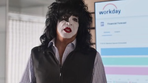 Billy Idol e Paul Stanley tornano in ufficio per uno spot