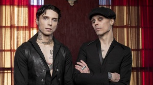 Black Veil Brides e Ville Valo rifanno i Sisters Of Mercy