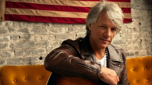 Bon Jovi commenta il video dei cittadini ucraini che si preparano alla battaglia ascoltando la sua musica