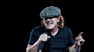 Brian Johnson: "Non riesco a vedere i video degli AC/DC con Axl Rose"