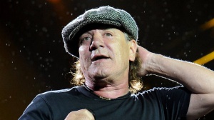 Brian Johnson: "Onorato di rendere omaggio a Taylor Hawkins"