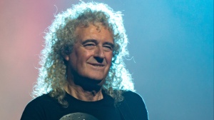 Brian May frena sullo show virtuale dei Queen: "Con l’AI rischiamo di rubare il lavoro degli altri"