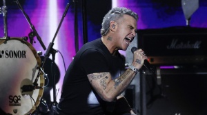 Brit Awards 2026: Noel Gallagher, Wolf Alice e l’omaggio a Ozzy infiammano Manchester