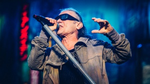 Bruce Dickinson e la diagnosi di cancro: "Avrei aiutato la band a cercare un altro cantante"