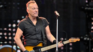 Bruce Springsteen ha invitato due fan sul palco per la proposta di matrimonio