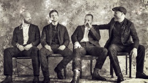 Chris Martin torna bambino nel nuovo video dei Coldplay