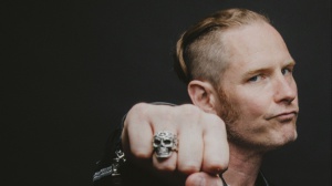Corey Taylor suona Audioslave, R.E.M. e...Spongebob