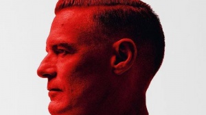 Coronavirus, Bryan Adams attacca la Cina