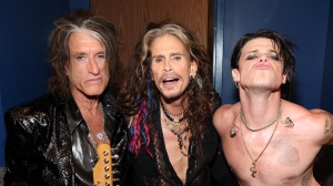 Dan Hawkins dei Darkness attacca la performance omaggio ad Ozzy 