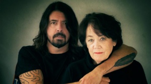 Dave Grohl parla per la prima volta della scomparsa di sua madre
