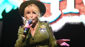 Dolly Parton annuncia i dettagli del disco pieno di ospiti "Rockstar"