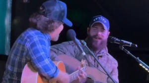 Eddie Vedder e Post Malone duettano su Pearl Jam e Tom Petty