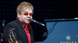 Elton John ha trasformato le sue rotule in gioielli