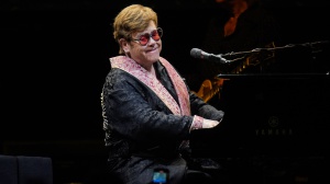 Elton John: "Non è rimasto molto di me ma sono felice"