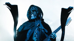 Esorcismi e preghiere al concerto di Behemoth e Satyricon