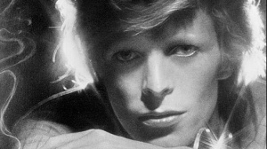 Fame, la critica al successo di Bowie e Lennon