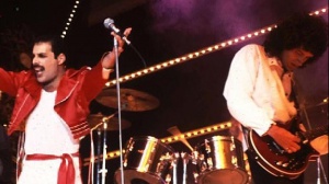 Festival di Sanremo , la storia degli ospiti rock saliti sul palco del Teatro Ariston