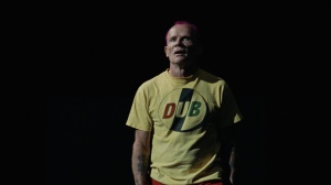 Flea svela Honora: debutto solista alla tromba, con anche Thom Yorke