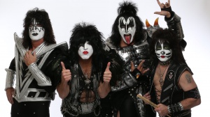 Gene Simmons, professore di mascherina
